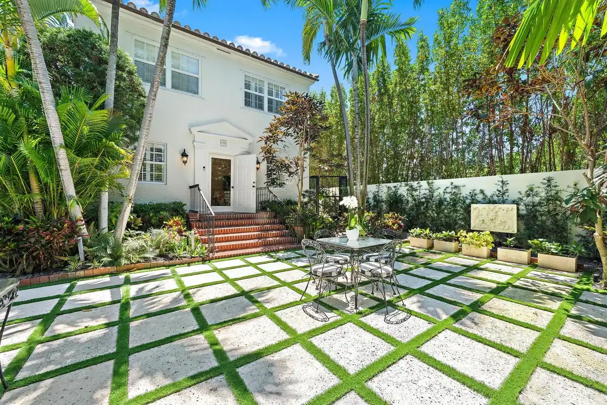 151 S County Rd #1st Fl, Palm Beach: photo 1 of 18