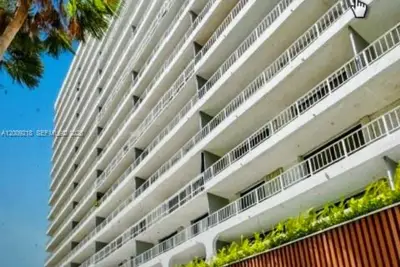 200 SE 15th Rd #PHF, Miami: photo 1 of 8