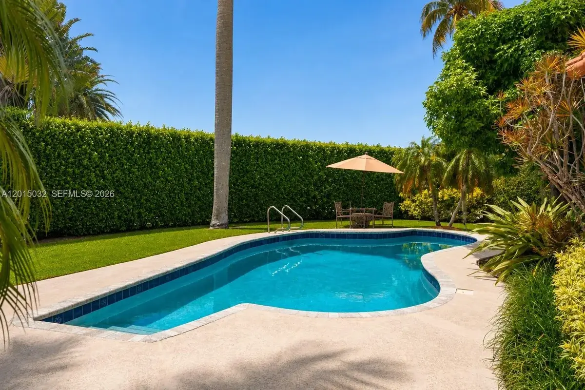 363 S Hibiscus Dr, Miami Beach: photo 1 of 25