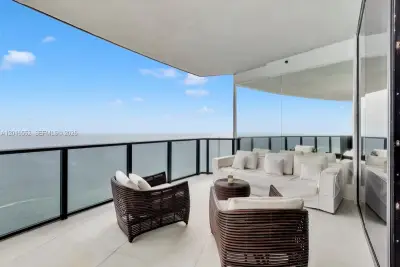 18555 Collins Ave #4605, Sunny Isles Beach: photo 1 of 40