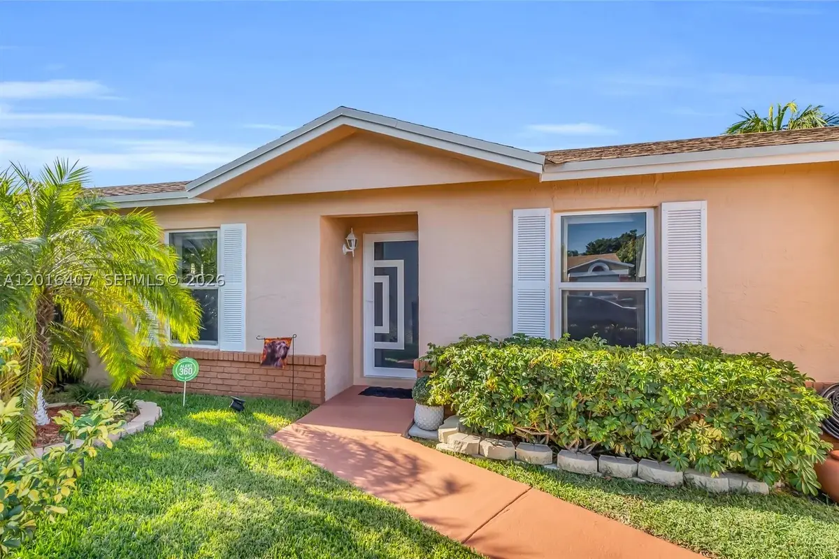 8266 NW 192nd Ter, Hialeah: photo 1 of 27