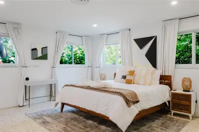 1106 N 13th Ct, Hollywood: photo 1 of 34