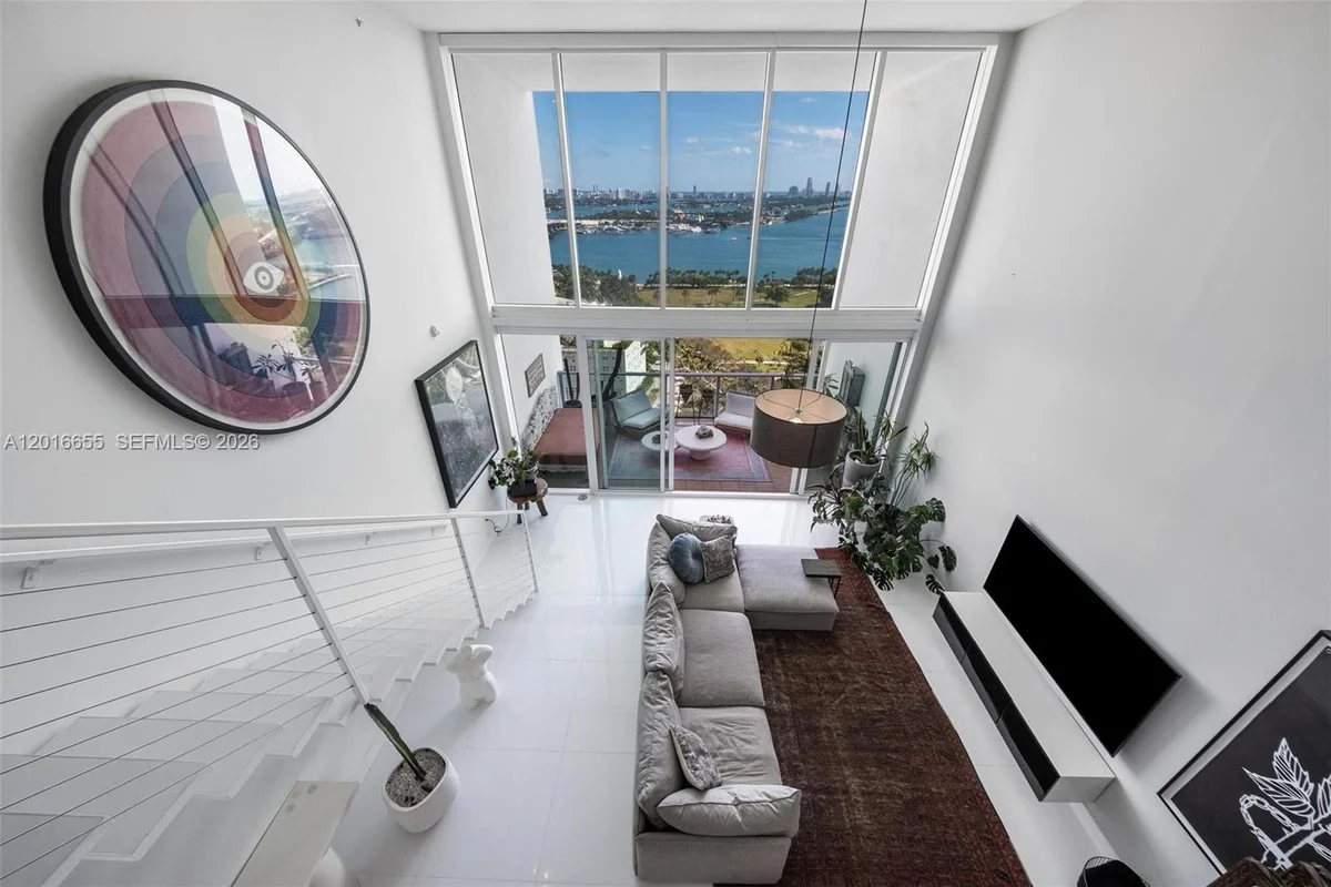 1040 Biscayne Blvd #2203, Miami: photo 1 of 55