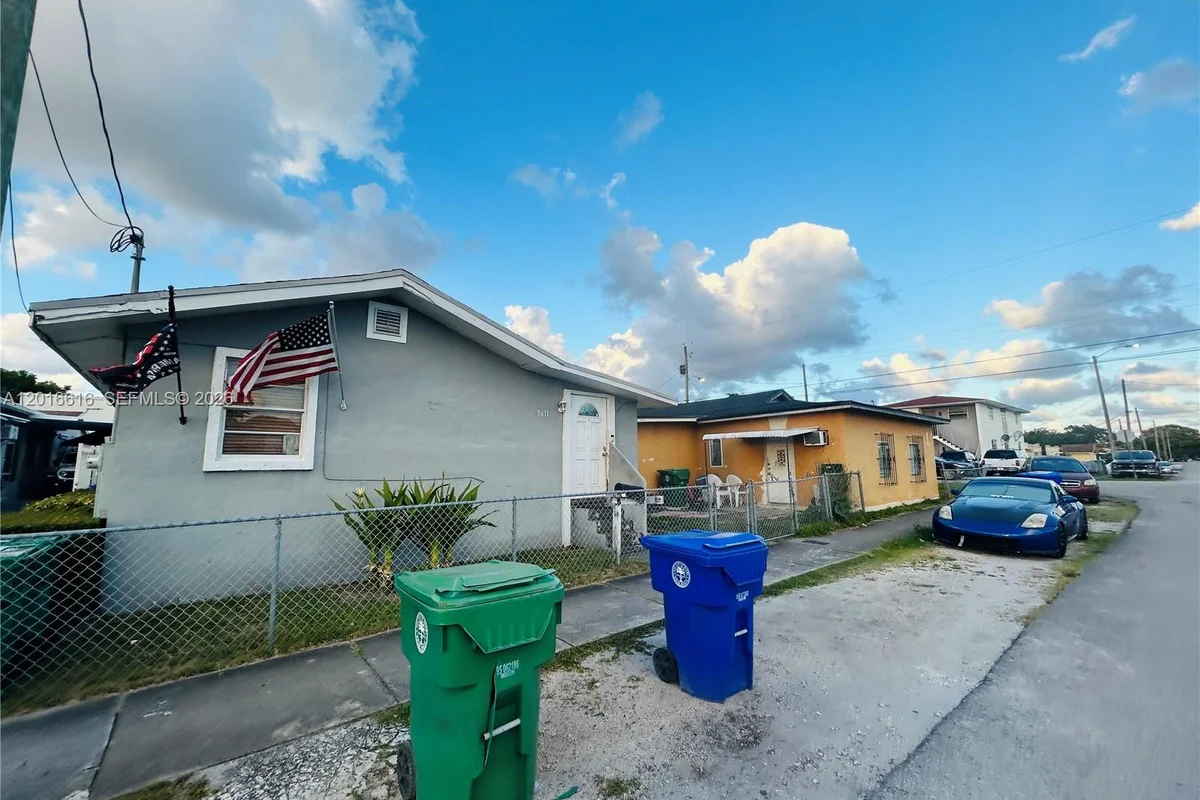 244 SW 36th Ave, Miami: photo 1 of 15