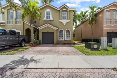 1426 SE 26th Ave, Homestead: photo 1 of 32