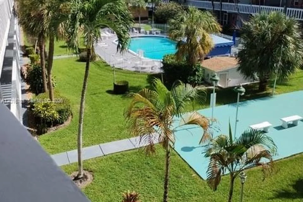201 NE 14th Ave #10C, Hallandale Beach: photo 1 of 30