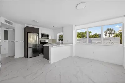 1552 Euclid Ave #08, Miami Beach: photo 1 of 15