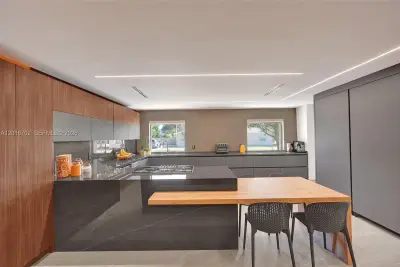 19694 NE 24th Ave, Miami: photo 1 of 70