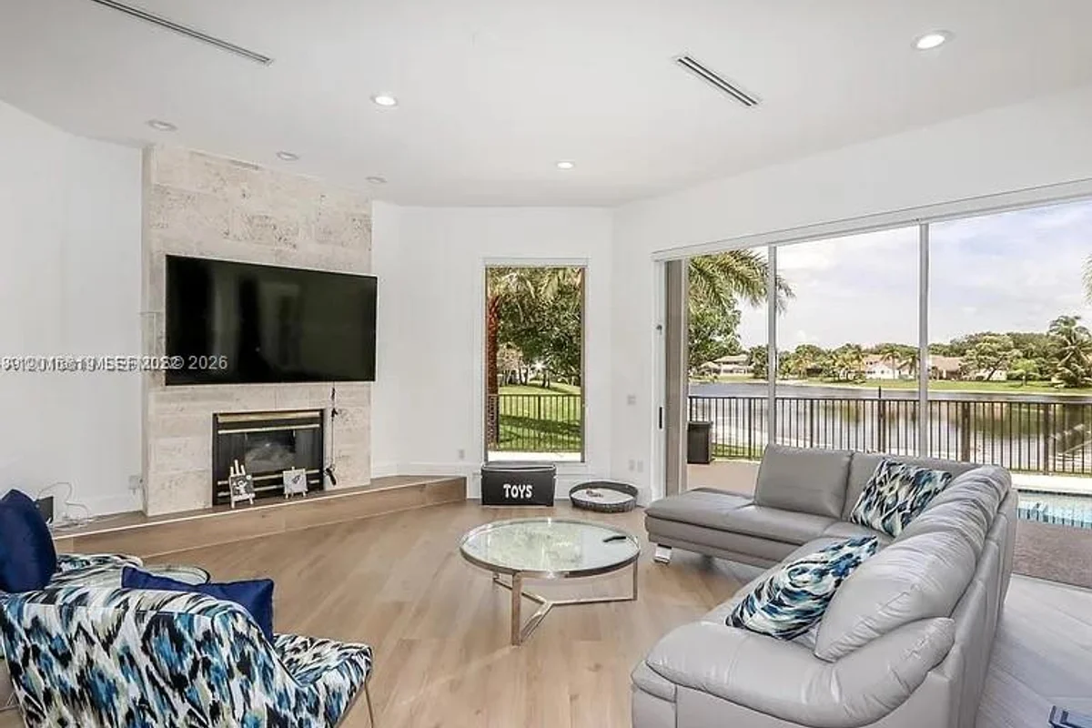 14332 Ardoch Pl, Miami Lakes: photo 1 of 20
