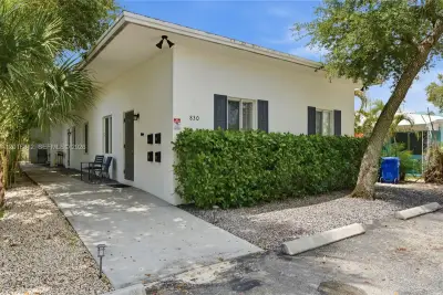 830 SE 14th St, Fort Lauderdale: photo 1 of 25