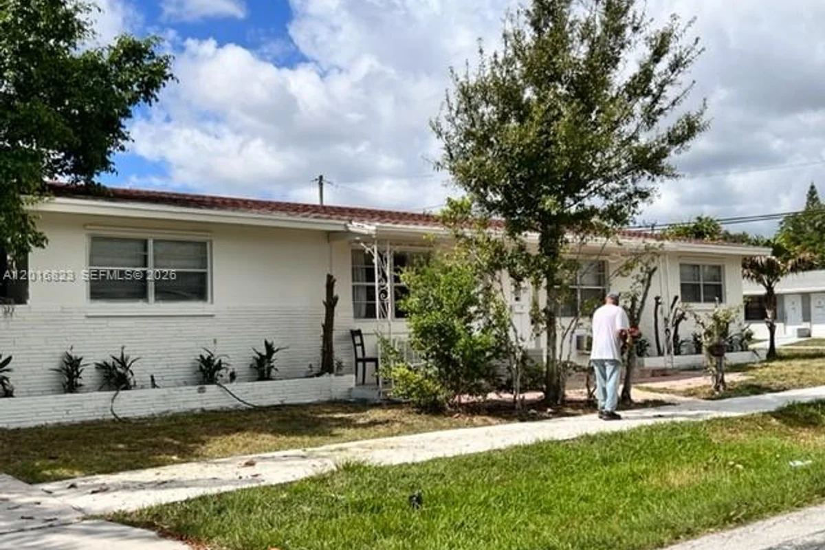 901 SW 4th Ter, Hallandale Beach: photo 1 of 47