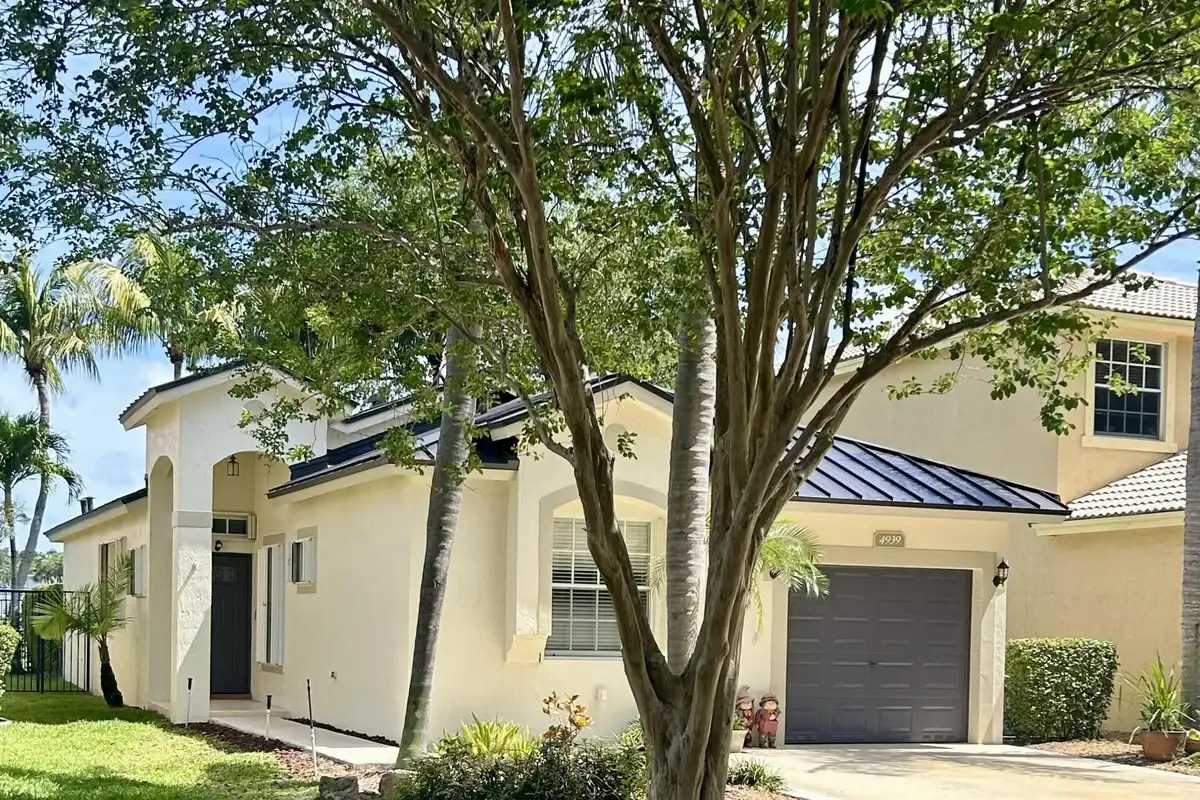 4939 Pelican St, Coconut Creek: photo 1 of 32