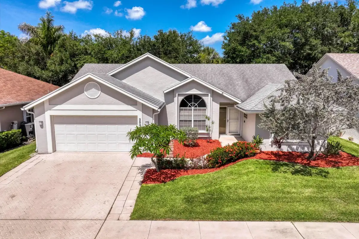 252 Moccasin Trl W, Jupiter: photo 1 of 35