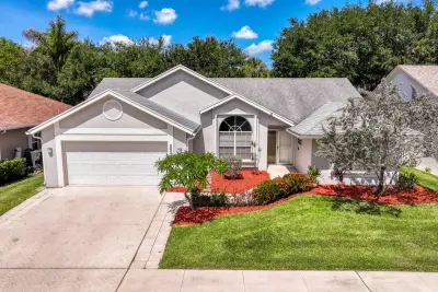 252 Moccasin Trl W, Jupiter: photo 1 of 35