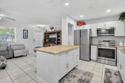 1411 NW 89th Ave, Pembroke Pines: photo 1 of 54