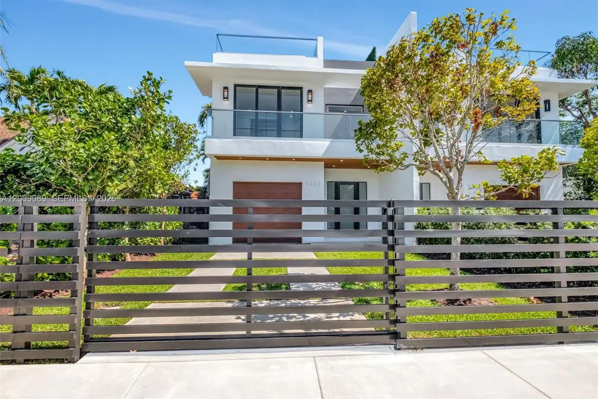1223 SW 12th Ct, Miami: photo 1 of 27