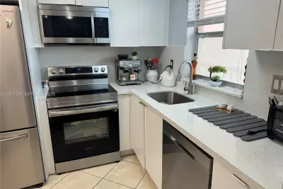 9580 Sunrise Lakes Blvd #211, Sunrise: photo 1 of 59