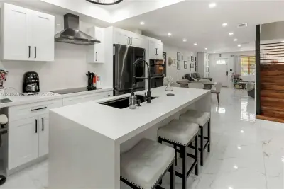 2200 Monroe St #12, Hollywood: photo 1 of 33