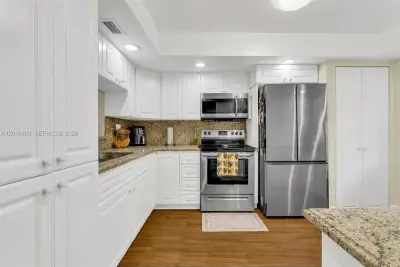 1101 Colony Point Cir #309, Pembroke Pines: photo 1 of 50