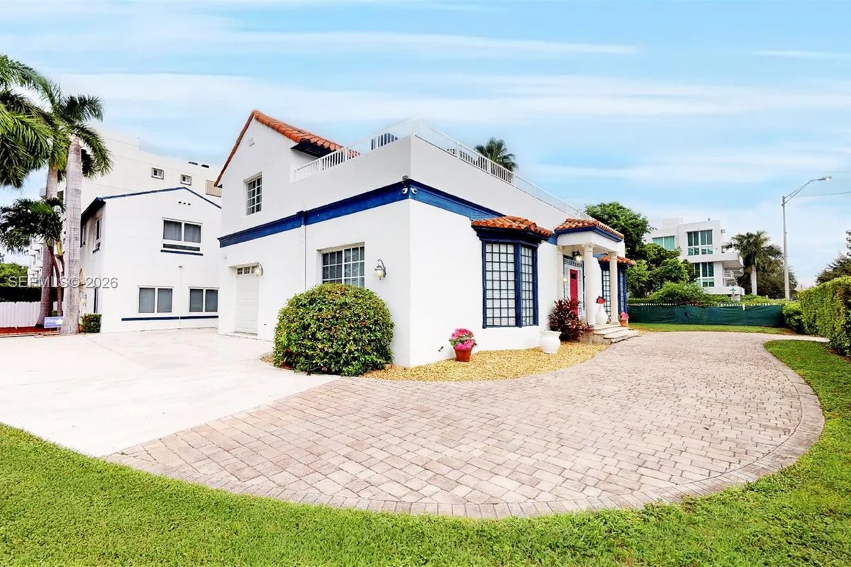 1315 14th St, Miami Beach: photo 1 of 18