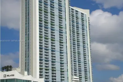 325 S Biscayne Blvd #4016, Miami: photo 1 of 13