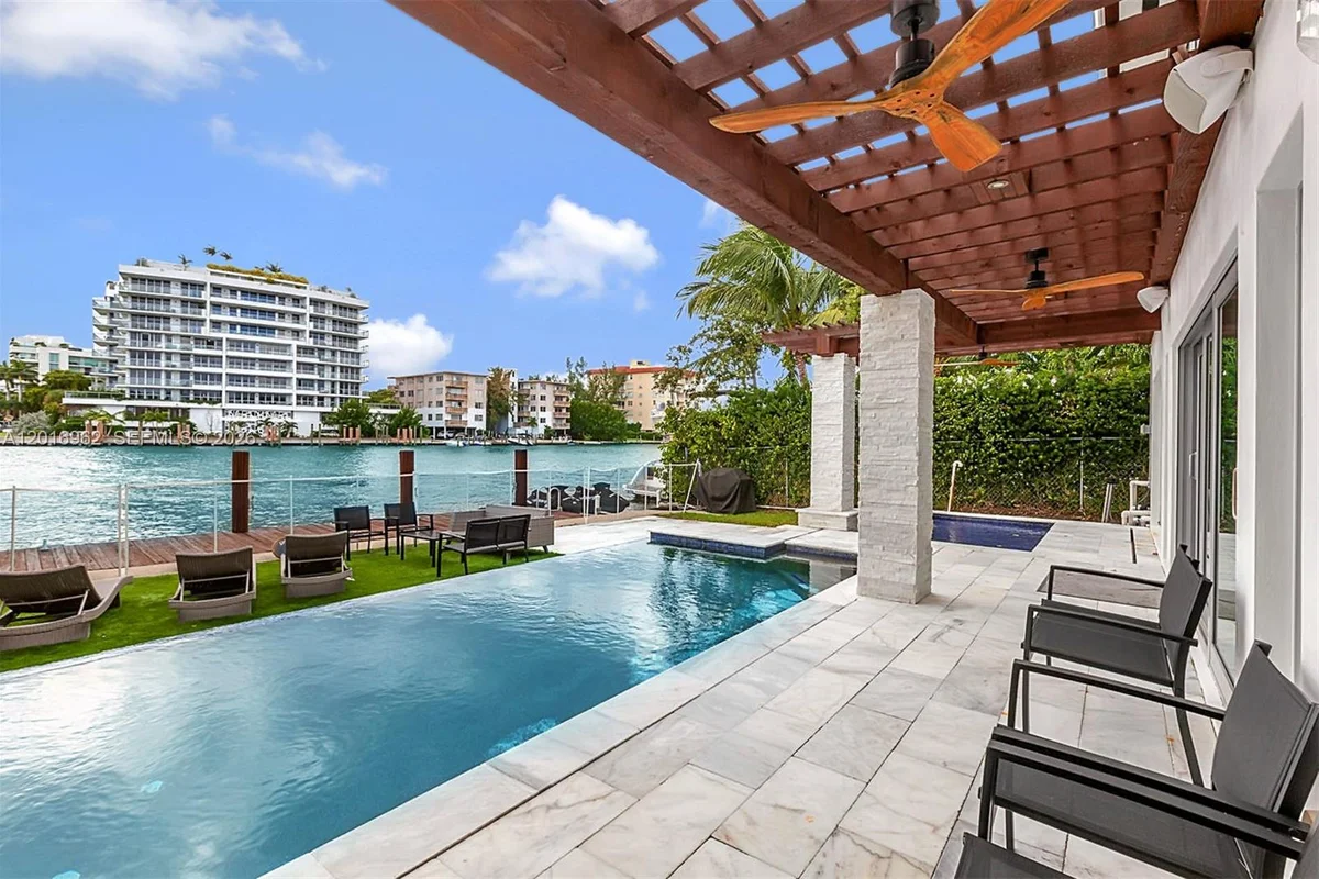 9380 Bay Dr, Surfside: photo 1 of 40