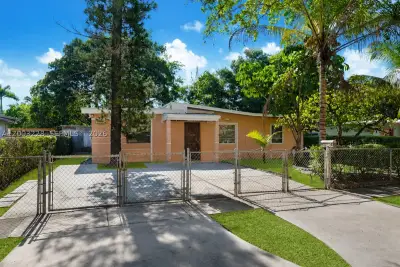 14115 NW 6th Ave, North Miami: photo 1 of 14