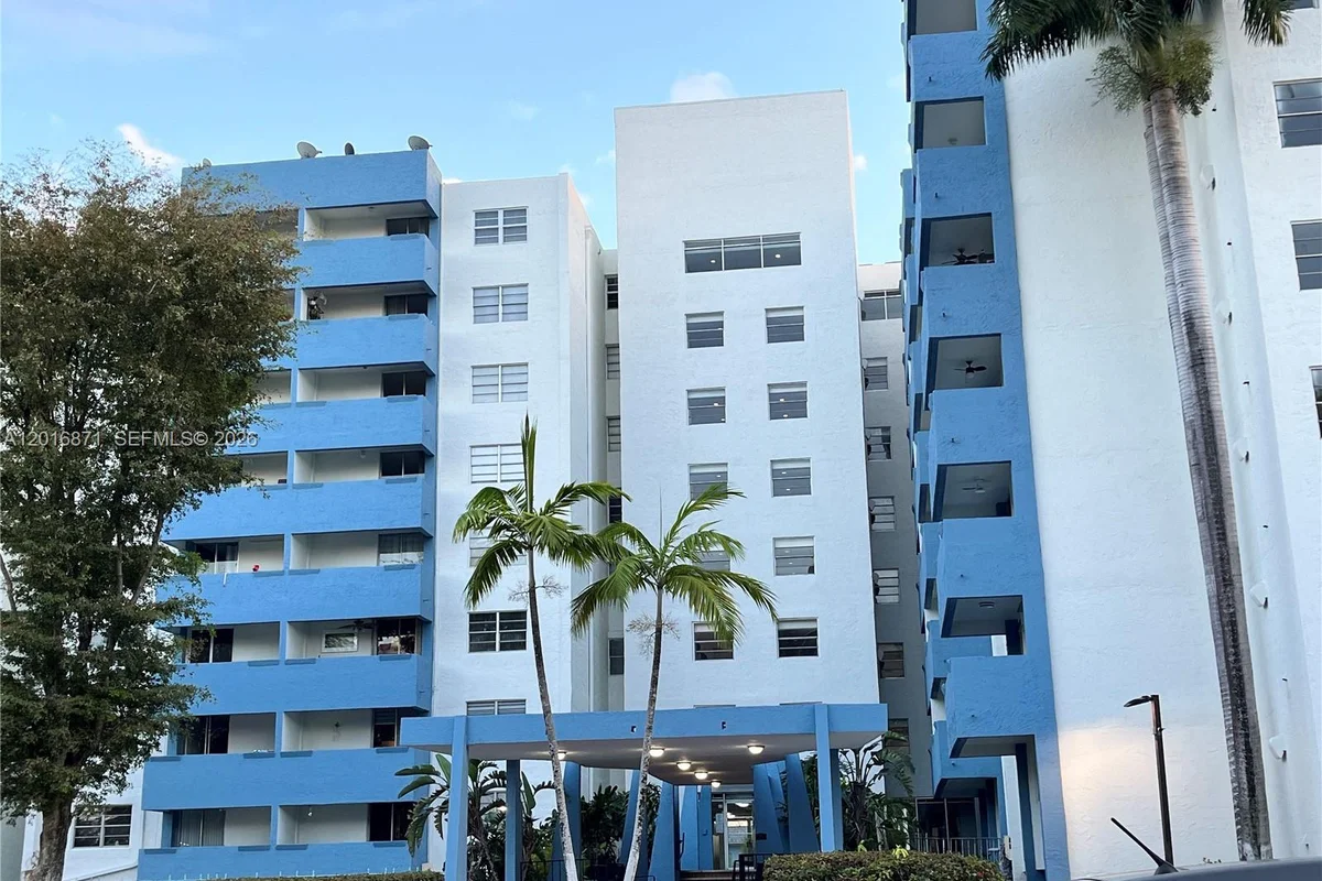 5050 NW 7th St #220, Miami: photo 1 of 14