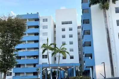 5050 NW 7th St #220, Miami: photo 1 of 14