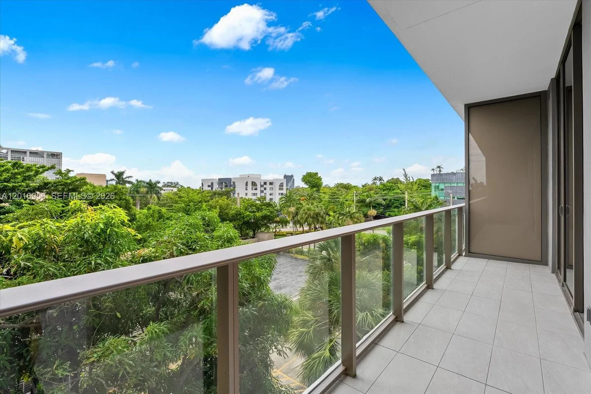 2678 Tigertail Ave #315, Miami: photo 1 of 19