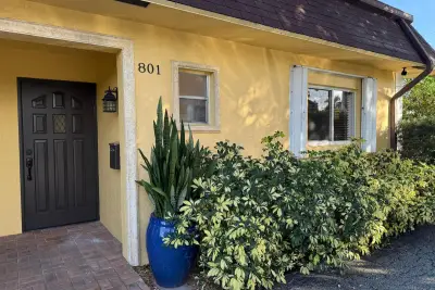 801 NE 2nd Ave, Delray Beach: photo 1 of 13