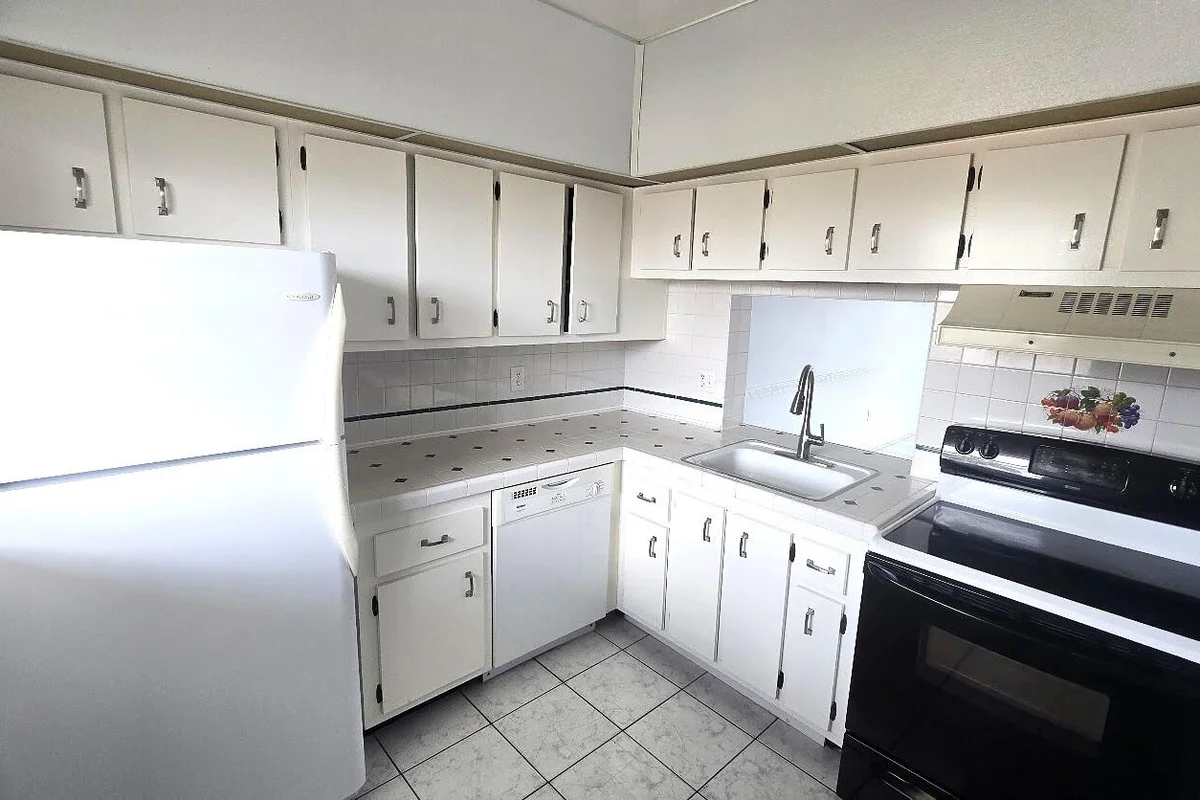 2800 NW 56th Ave #G406, Lauderhill: photo 1 of 10