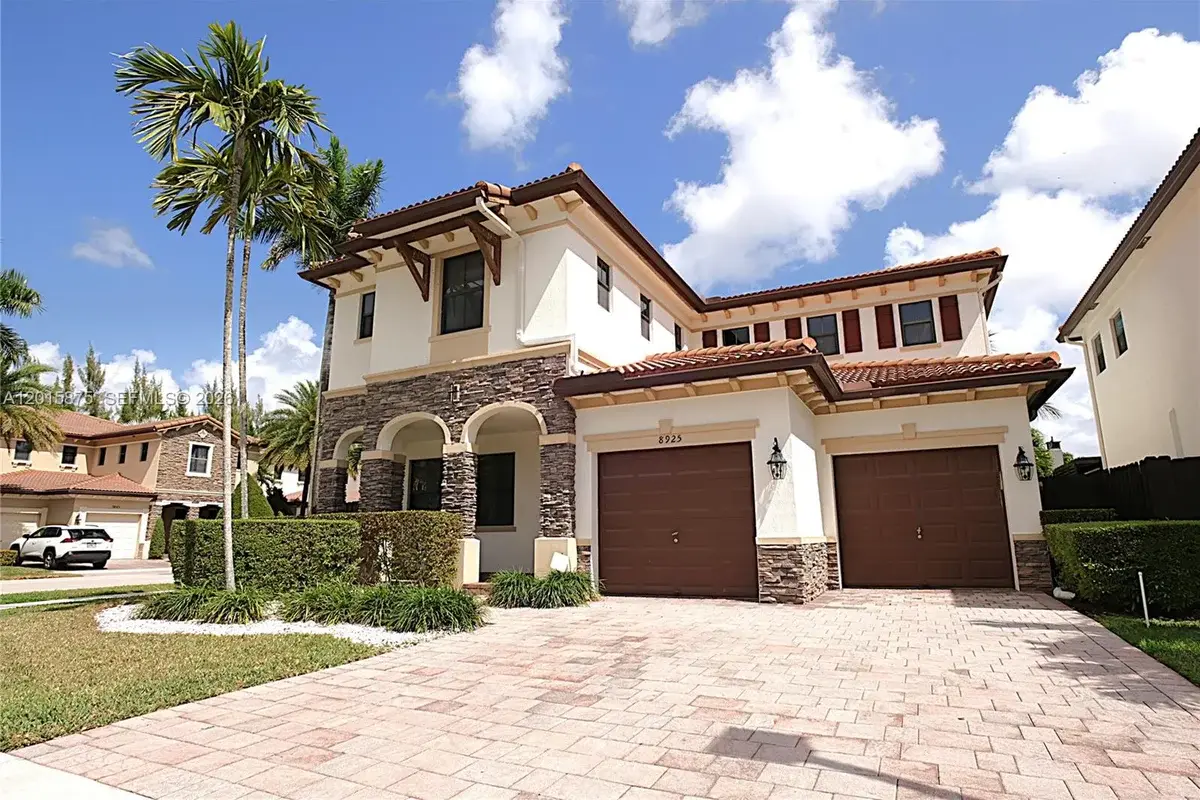8925 NW 99th Ave, Doral: photo 1 of 50