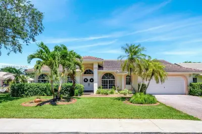 701 SW 93rd Ter, Pembroke Pines: photo 1 of 19