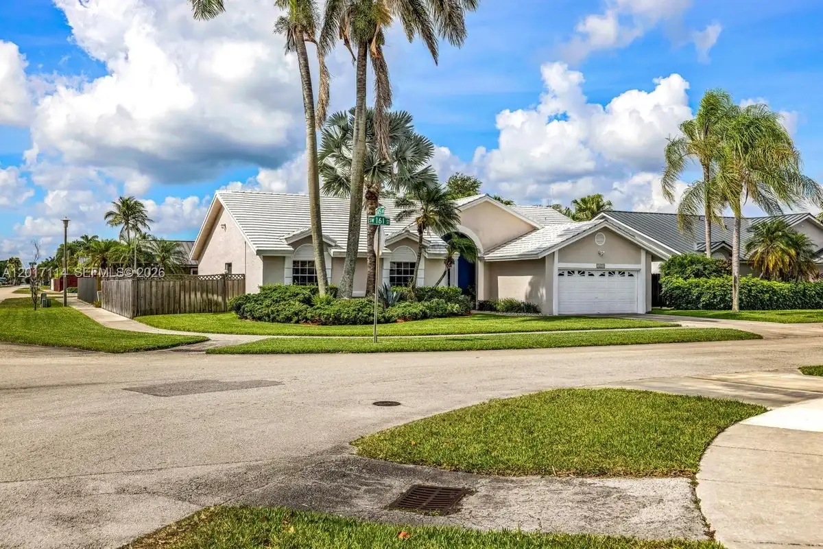14500 SW 161st St, Miami: photo 1 of 48