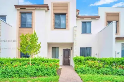 21443 NE 2nd Path, Miami: photo 1 of 25