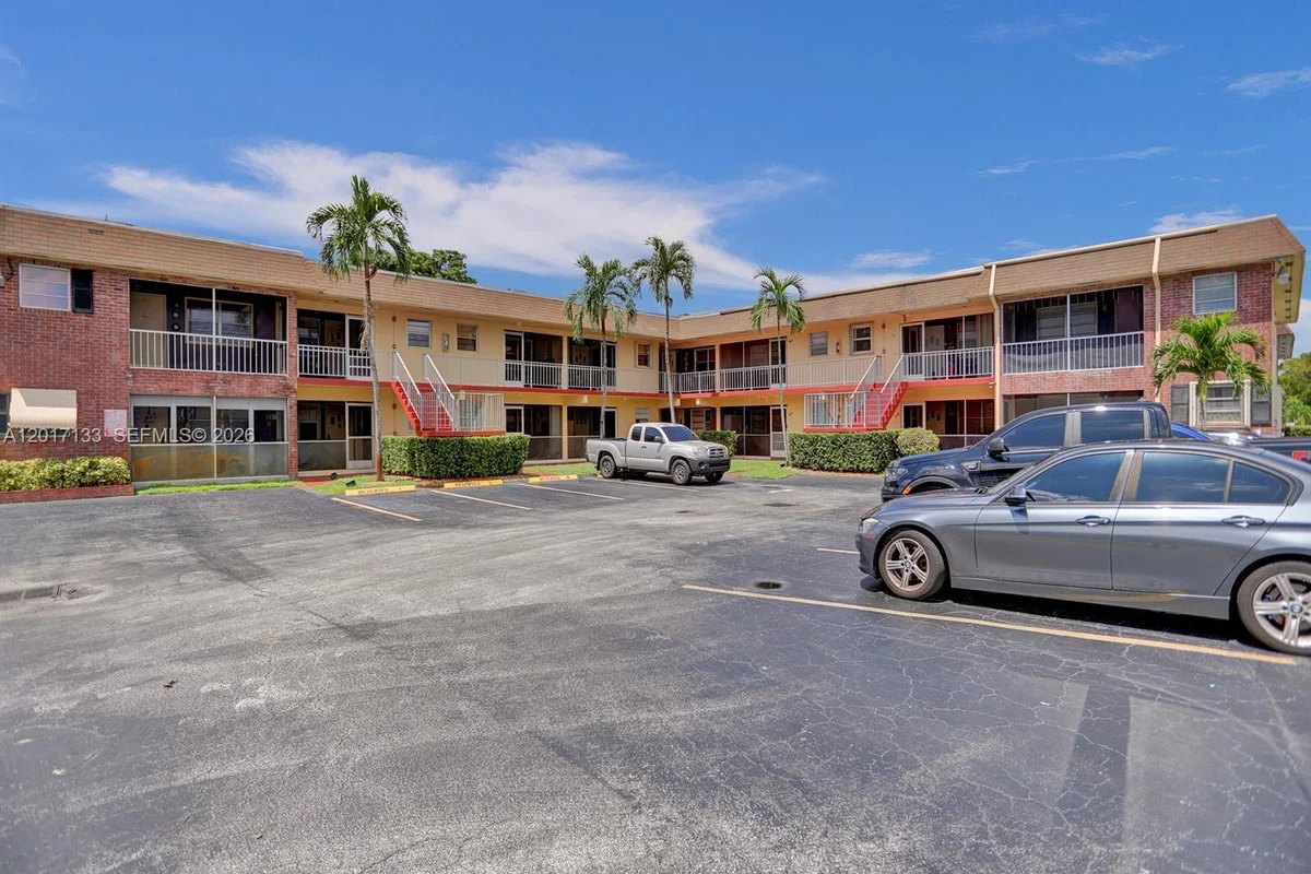 2040 NW 81st Ave #117, Pembroke Pines: photo 1 of 16