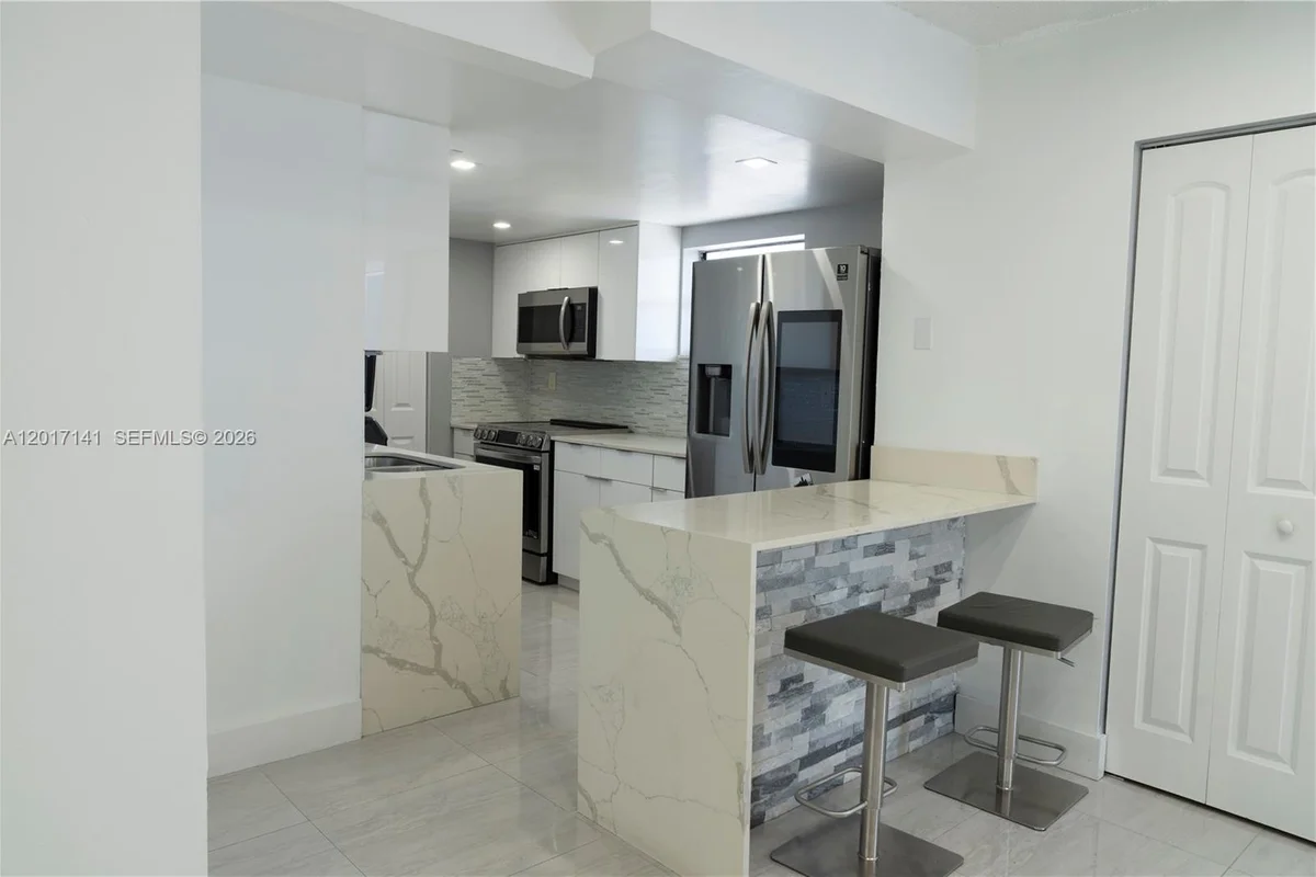 13850 SW 62nd St #303, Miami: photo 1 of 19