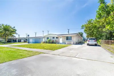 6472 Pierce St, Hollywood: photo 1 of 15