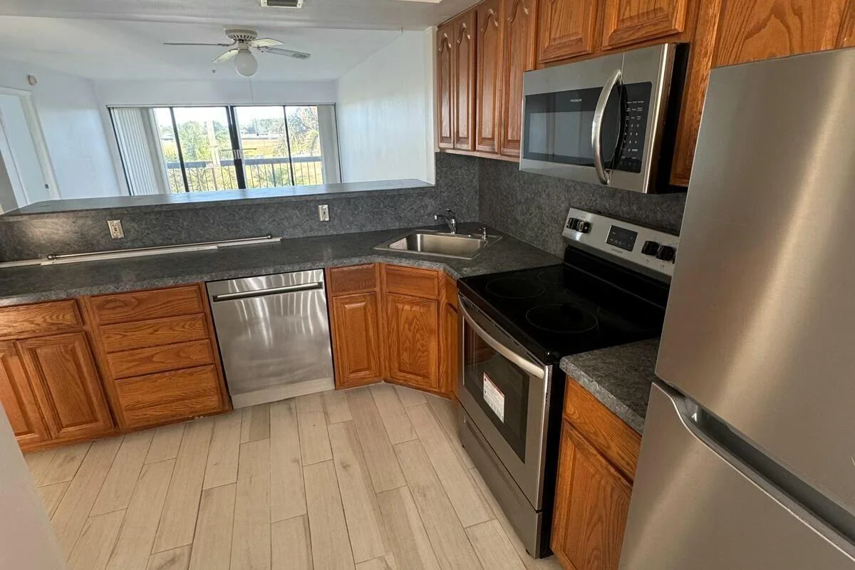 3000 Presidential Way #404, West Palm Beach: photo 1 of 19