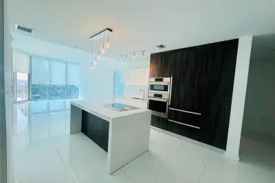 851 NE 1st Ave #2808, Miami: photo 1 of 60