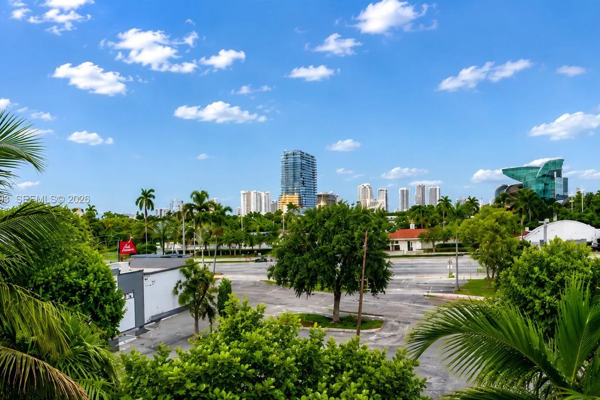 410 SE 2nd St #415, Hallandale Beach: photo 1 of 14