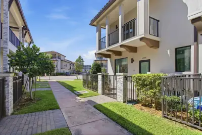 4426 83rd Pkwy, Doral: photo 1 of 51