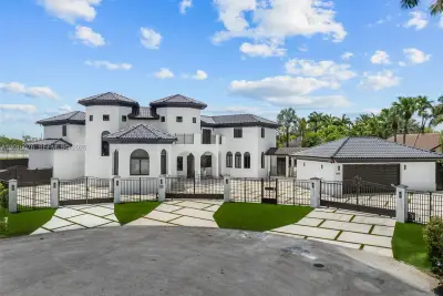 9881 SW 148th Ter, Miami: photo 1 of 40