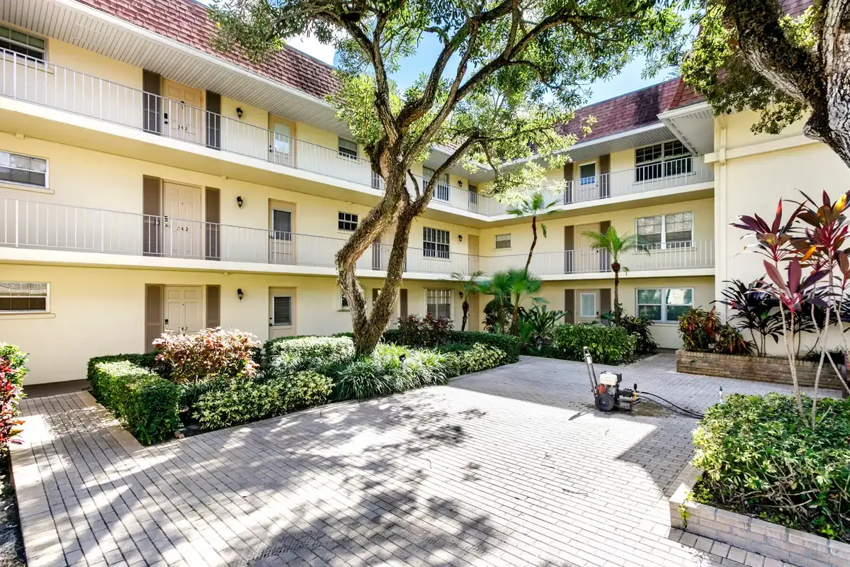5510 Tamberlane Cir #242, Palm Beach Gardens: photo 1 of 23