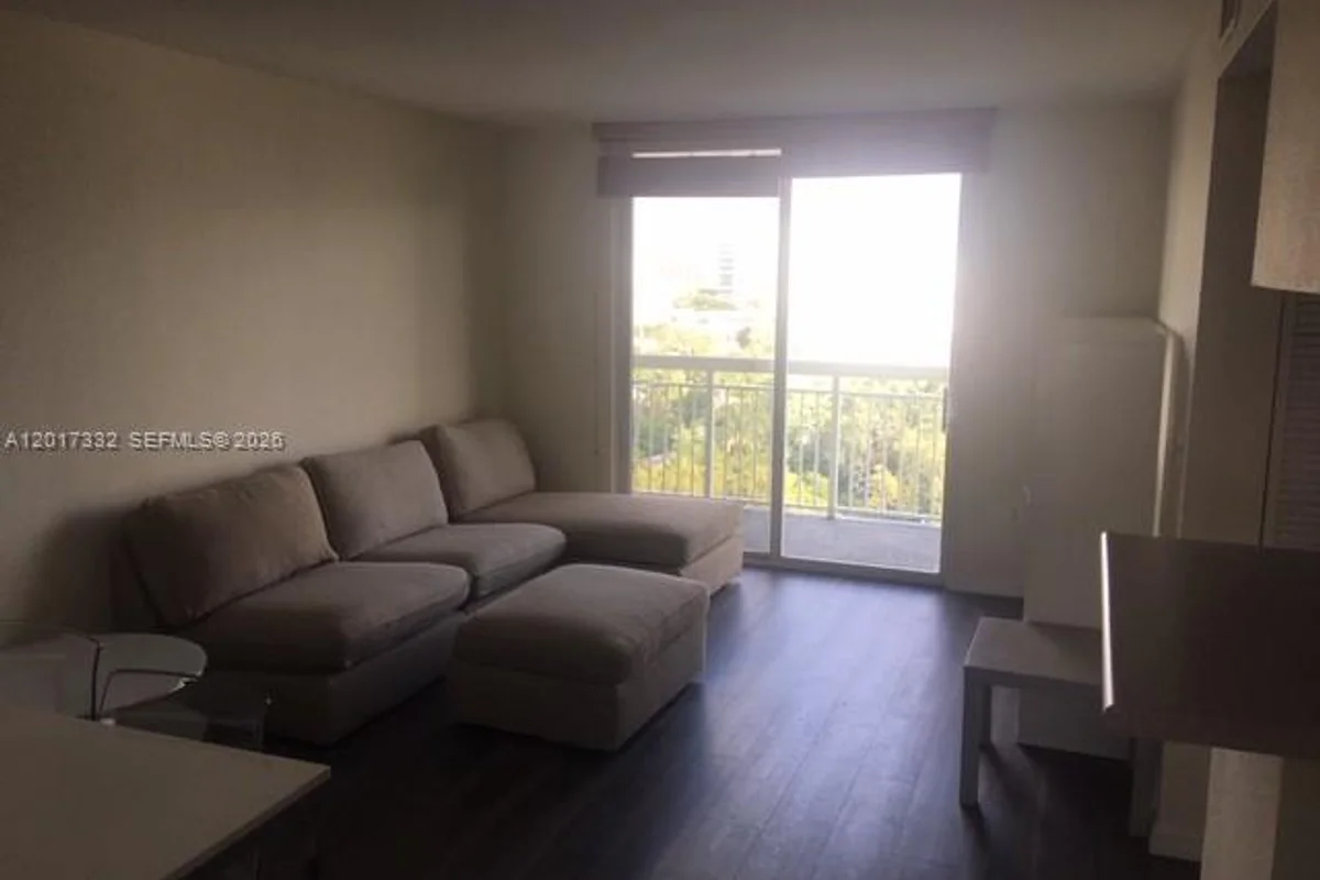 816 NW 11th St #1104, Miami: photo 1 of 7