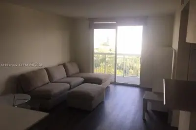 816 NW 11th St #1104, Miami: photo 1 of 7