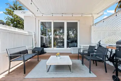 1603 Jefferson St, Hollywood: photo 1 of 41
