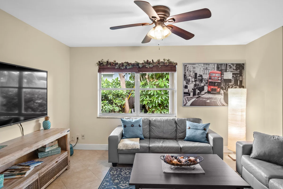 803 NE 2nd Ave, Delray Beach: photo 1 of 13