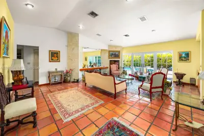 21141 NE 21st Ct, Miami: photo 1 of 35